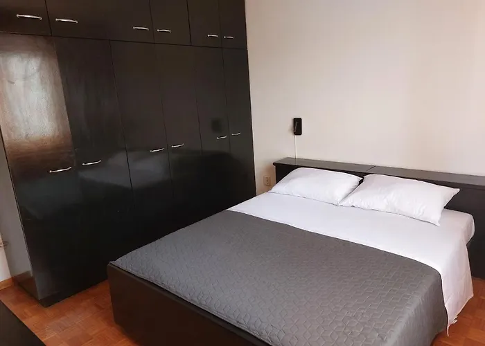 Hestia 3 Bdr Apartament *