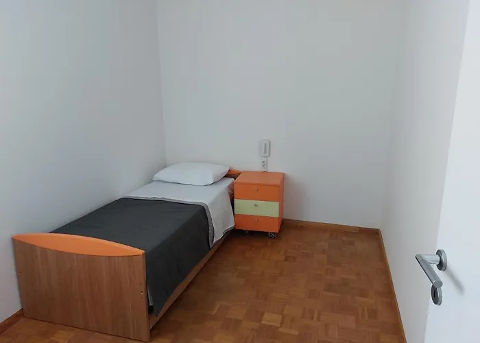 Hestia 3 Bdr Apartament