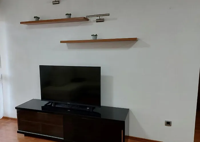 Hestia 3 Bdr Apartament *