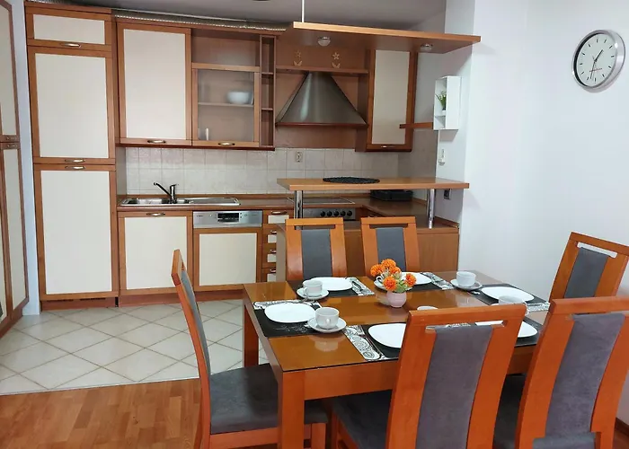 Hestia 3 Bdr Apartament